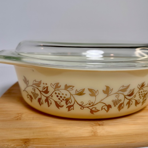 Vintage Pyrex 2.5 Qt Oval Casserole Dish w/ Lid 🍲 USA Made | 045 - Picture 3 of 8